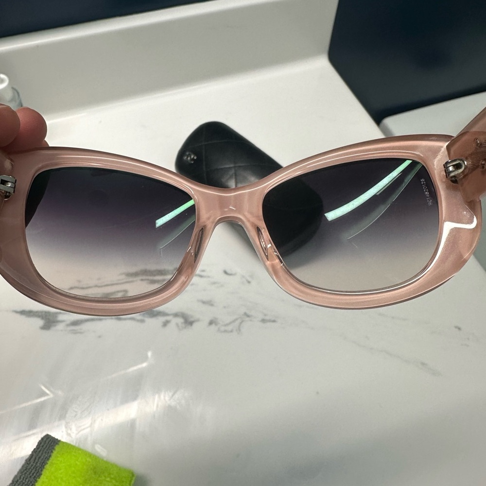 CHANEL Pink and Black Oversized Sunglasses - Picture 15 of 15